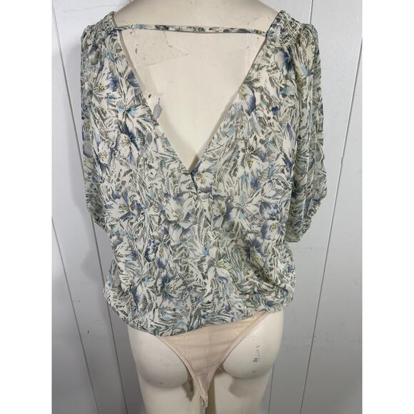 ASTR Women's Short Sleeve Floral V-Nack Blouse Bodysuit Size XL - Picture 2 of 5